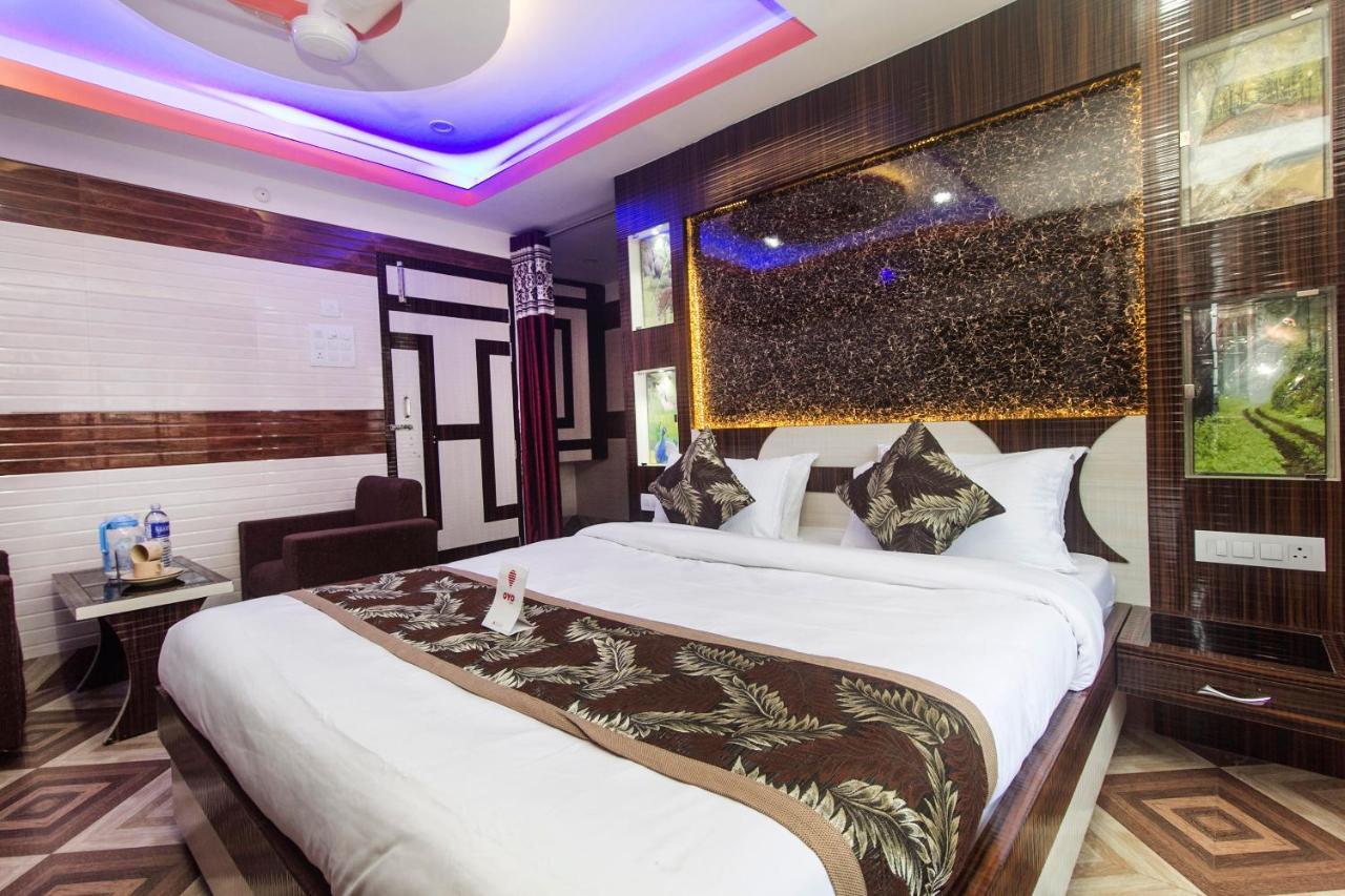 Oyo 16064 Tirupati Lodge Силигури Экстерьер фото
