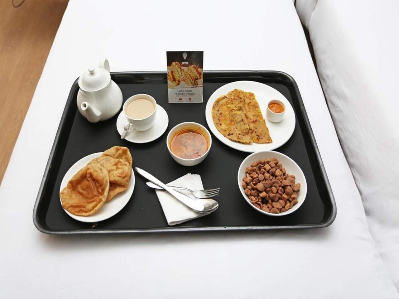 Oyo 16064 Tirupati Lodge Силигури Экстерьер фото